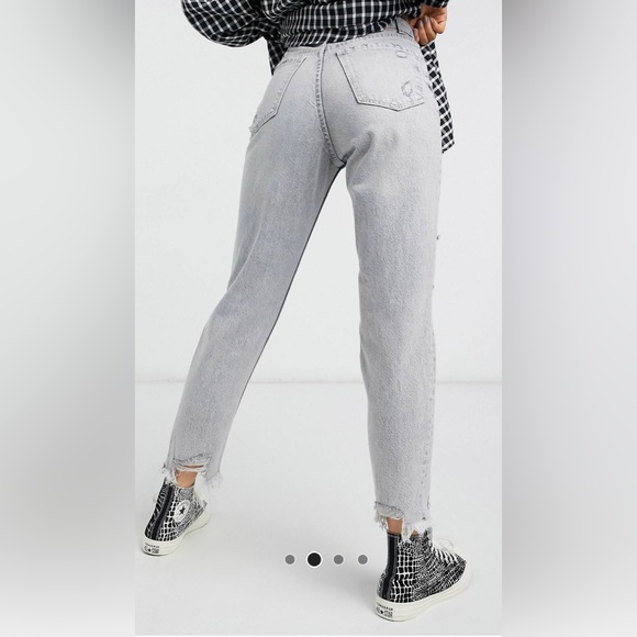 BERSHKA - DISTRESSED MOM JEANS IN LIGHT GRAY - Picture 3 of 5